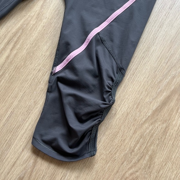 Lululemon Cropped Leggings - Picture 5 of 9